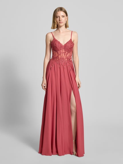 Vrouwenmodel draagt Maxikleid met Stitchings und Ziersteinbesatz van Luxuar, dames, chiffon, getailleerd model, ritssluiting, ruglengte maat 36: 126 cm, borstwijdte maat 36: 41 cm, geheel te zien van voren.