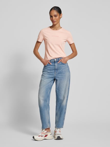 ARMEDANGELS T-Shirt mit Label-Print Modell 'EBAANORA' Lachs 1