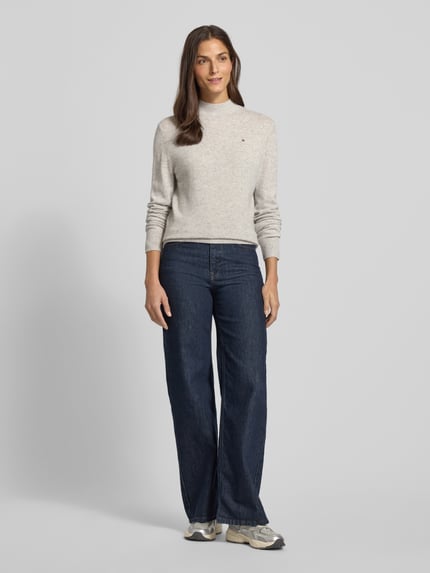 Tommy Hilfiger Sweter o kroju regular fit z mieszanki wełny i kaszmiru Jasnoszary 1