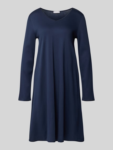 Productfoto, Nachthemd met V-hals van Hanro, effen donkerblauw, A-lijn, zuiver katoen, zachte textuur