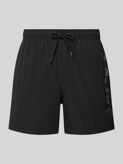 Produktfoto, Badehose mit Label-Print Modell 'MAUI WAVE' von Jack & Jones, Regular-Fit, schwarzer Stoff, elastischer Bund, glatte Textur