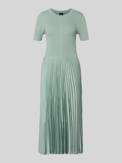 Produktfoto, Regular Fit Businesskleid aus verschiedenen Materialien Modell 'FADRIDI' von BOSS, efekt: jednolity kolor, krój regular fit, długość midi, okrągły dekolt, spódnica plisowana z satyny, krótki rękaw, wykończenie materiału: prążkowana dzianina, satyna, plisowanie