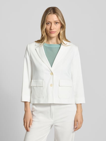 Frauenmodel trägt Regular Fit Blazer mit Pattentaschen und 3/4-Arm von Betty Barclay, Viskose-Anteil, Reverskragen, Knopfverschluss, Nahaufnahme Oberkörper.