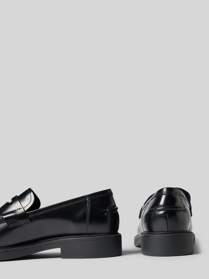 Productfoto, zwarte loafers van rundleer model 'ALEX M' van Vagabond, glad oppervlak en matte zool, Heren loafer van Vagabond