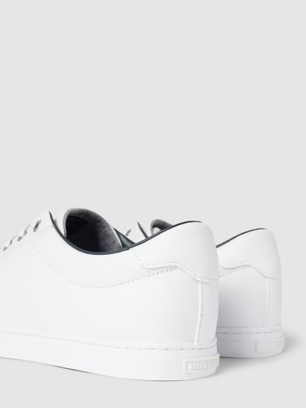 Tommy Hilfiger Sneakersy ze skóry z detalem z logo model ‘ESSENTIAL’ Biały 2
