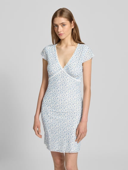 REVIEW Minikleid mit V-Auschnitt Weiss 4