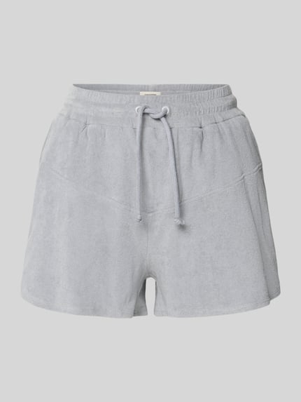 Produktfoto, Straight Fit Shorts mit Tunnelzug Modell 'Saha' von Drykorn, Strukturmuster, elastischer Bund, hellgrau, Vorderansicht.