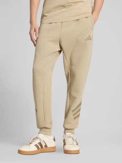 adidas Sportswear Spodnie dresowe o kroju regular fit z tunelem Oliwkowy 4