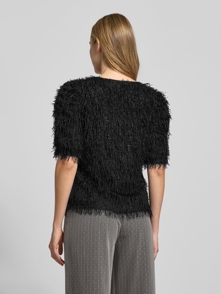Vrouwenmodel draagt Pullover met Fransen en Rundhalsausschnitt Modell 'MARLIN' van FREE/QUENT, zwart, Regular Fit, rugaanzicht.