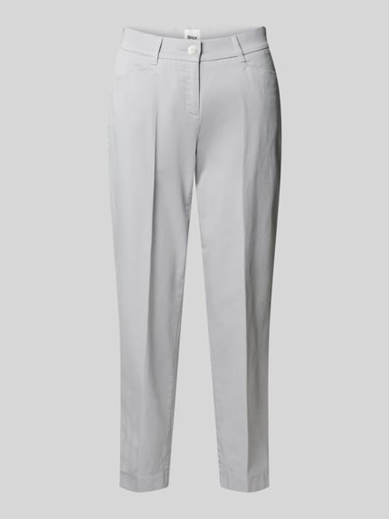 Produktfoto, Straight Fit Stoffhose mit Lyocell-Anteil Modell 'Mara' von Brax, jasnoszary kolor, miękka, gładka bawełniana tkanina z lyocellem, kanty, krótszy krój, kieszenie, zapięcie na guzik i zamek, szerokość w rozmiarze 36: 39 cm, długość wewnętrzna nogawki w rozmiarze 36: 68 cm.