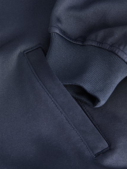 Produktfoto, Sweatjacke mit Stehkragen Modell 'LEONA' von JJXX, dunkelblauer Material-Mix mit Baumwoll-Anteil, strukturierte Oberfläche, sichtbare Eingrifftasche und Ärmelbündchen, Damen Sweatjacke von JJXX