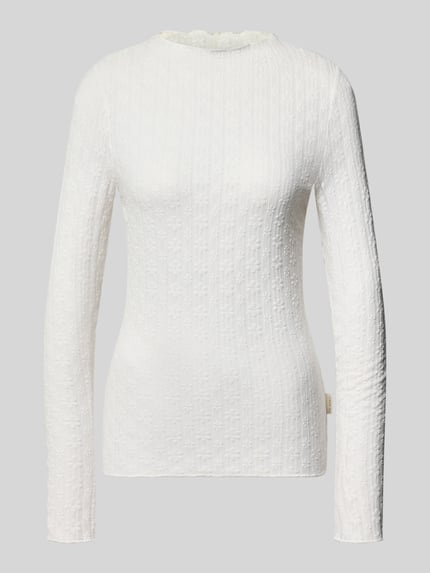 Produktfoto, Longsleeve mit Rundhalsausschnitt Modell 'Zahara' von OH APRIL, weiß, feine Struktur, Slim Fit, Material-Mix mit Stretch-Anteil, Label-Detail