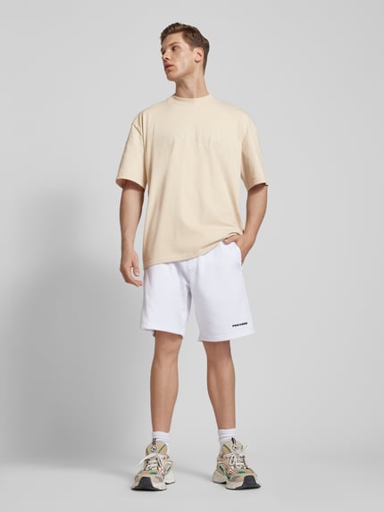 PEGADOR T-shirt o kroju oversized z nadrukiem z logo model ‘GILFORD’ Piaskowy 1