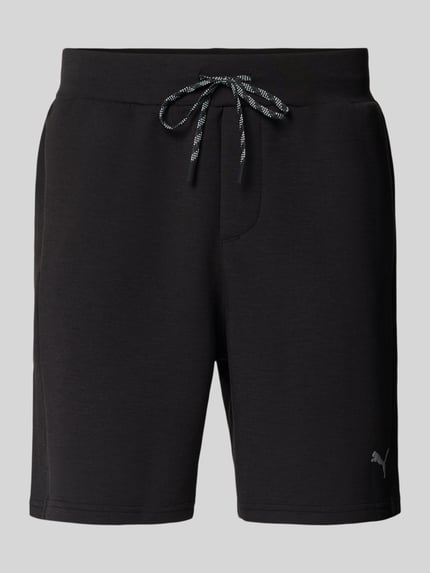 Produktfoto, zwarte heren korte broek van model 'CLOUDSPUN 7' van PUMA PERFORMANCE, materiaalmix met lyocell, regular fit, elastische band met tunnelkoord, logoprint, bandwijdte maat M 40 cm, binnenbeenlengte 20 cm.