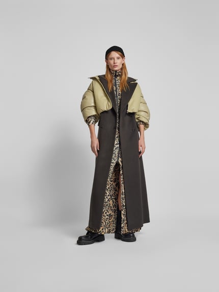 Nanushka Maxi-jurk met hoge opstaande kraag Lichtbruin - 1