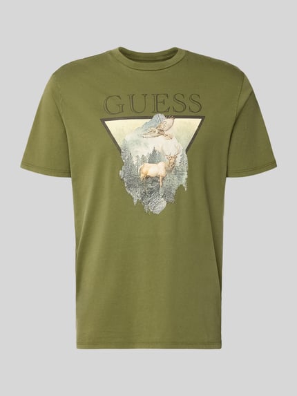 Produktfoto, Regular Fit T-Shirt aus reiner Baumwolle mit Motiv-Print von GUESS in Olivgrün, Vorderseite mit Naturmotiv und Label-Detail, Herren T-Shirt, Rückenlänge bei Größe M 70 cm