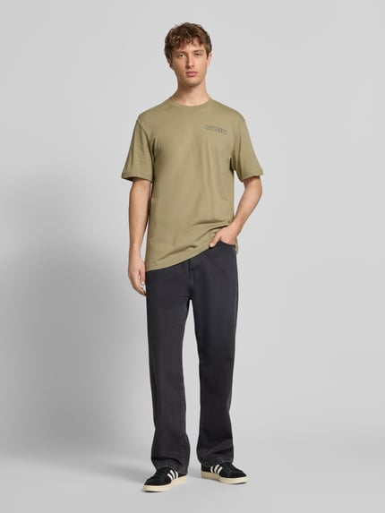 adidas Originals T-Shirt mit Rundhalsausschnitt und Label-Print Khaki 1