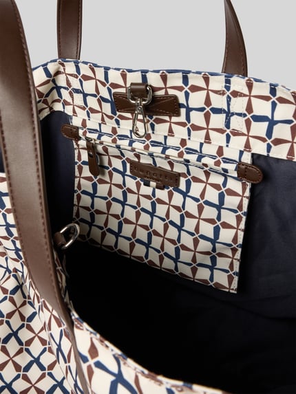 bugatti Shopper mit Label-Patch Modell 'Finn' Offwhite 5