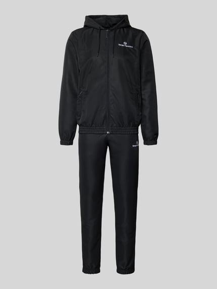Produktfoto, schwarzer Regular Fit Tracksuit mit Logo-Stitching Modell 'Carson' von SERGIO TACCHINI, Kapuze, Reißverschluss, elastische Abschlüsse, Eingrifftaschen, sportliche Textur, glattes Material, Herren, Bundweite 38 cm, Rückenlänge 67 cm, Schulterbreite 43 cm, Ärmellänge 70 cm, Innenbeinlänge 76 cm.