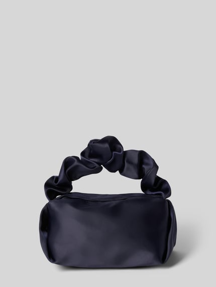 Productfoto, schoudertas van satijn met plooien in donkerblauw, hoofdvak met rits, schouderriem, Shoulder Bag mit Raffungen van Jake*s Cocktail, afmetingen volgens context.