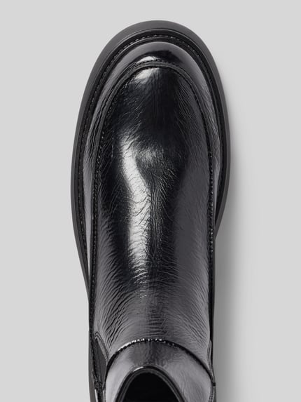 Productfoto, Boots met logo-detail van Copenhagen in glanslook met afgeronde pasvorm en geprofileerde zool, hakhoogte 4 cm, schachthoogte 17 cm, schachtbreedte 11 cm, maat 40