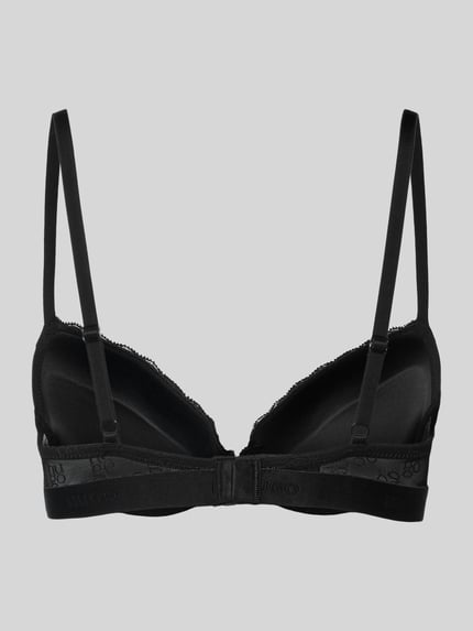 Frauenmodel trägt BH mit Spitzenbesatz Modell 'SARTORIAL PUSH-UP' von HUGO in Optik: Unifarben mit Logo-Muster, Label-Stitching, Label-Detail, Spitze, schmale Träger, mit Bügel, vorgeformt, Push-Up, Ganzkörperansicht Rückansicht.