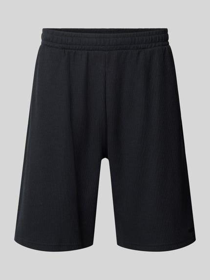 Straight Fit Sweatshorts mit Strukturmuster Shop The Look MANNEQUINE
