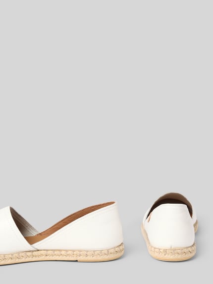 Productfoto, Espadrilles uit leer model 'CARMEN' van Verbenas, wit, afgeronde neus, instapmodel, 2 cm hak, 6 cm schachthoogte, 15 cm schachtomtrek, zichtbare textuur, gevlochten zool