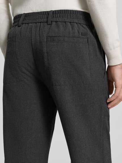 BOSS Orange Regular Fit Stoffhose mit Bundfalten Anthrazit 3