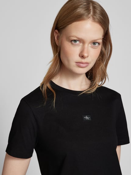 Calvin Klein Jeans T-shirt o kroju Regular Fit z nadrukiem z logo Czarny 3