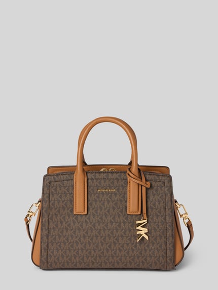 Produktfoto, Handtasche mit Label-Applikation Modell 'LAILA' von MICHAEL Michael Kors, brauner Logoprint, Hauptfach mit Reißverschluss, Tragehenkel, Schulterriemen, Maße 29 cm Breite, 19 cm Länge, 10 cm Tiefe, Schulterriemen 132 cm
