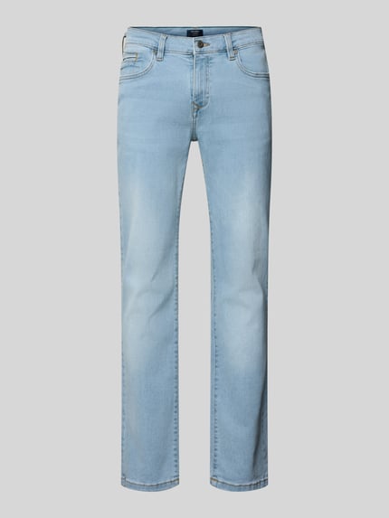 Produktfoto, Regular Fit Jeans mit Eingrifftaschen von MCNEAL w jasnoniebieskim kolorze, bawełna z domieszką elastanu, klasyczny krój, przednie i tylne kieszenie, szerokość w pasie 44 cm, długość nogawki 78 cm.