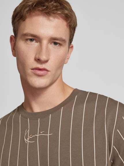 Karl Kani T-Shirt mit Label-Stitching Khaki 3