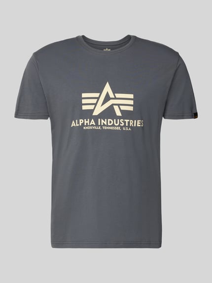Produktfoto, graues T-Shirt mit großem Alpha Industries Label-Detail, Reine Baumwolle, Gerader-Schnitt, Modell 'BASIC', Rundhalsausschnitt