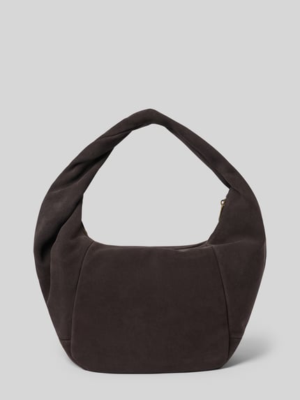 Produktfoto, Shoulder Bag aus echtem Veloursleder Modell 'Farrah' von LIEBESKIND BERLIN, Hauptfach mit Reißverschluss, Schulterriemen, Breite 37 cm, Länge 27 cm, Tiefe 15 cm, Länge Schulterriemen 45 cm, weiche braune Veloursleder-Struktur, klare ovale Form, matte Textur.