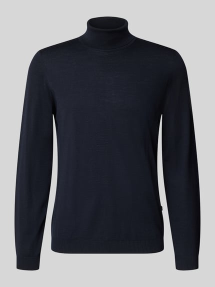Produktfoto, granatowy sweter z golfem z wełny owczej, krój slim fit, prążkowane wykończenia, detal z logo, Rollkragenpullover mit Label-Detail von MAERZ Muenchen, Długość tyłu w rozmiarze 50: 88 cm, Długość rękawów w rozmiarze 50: 67 cm