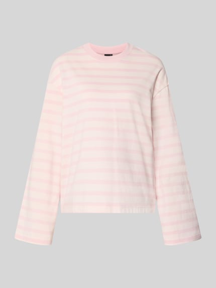 Produktfoto, Relaxed Fit Langarmshirt aus reiner Baumwolle van Gina Tricot in lichtroze en wit gestreept design, puur katoen, relaxed fit, ronde hals, met lange mouwen, ruglengte maat S 62 cm