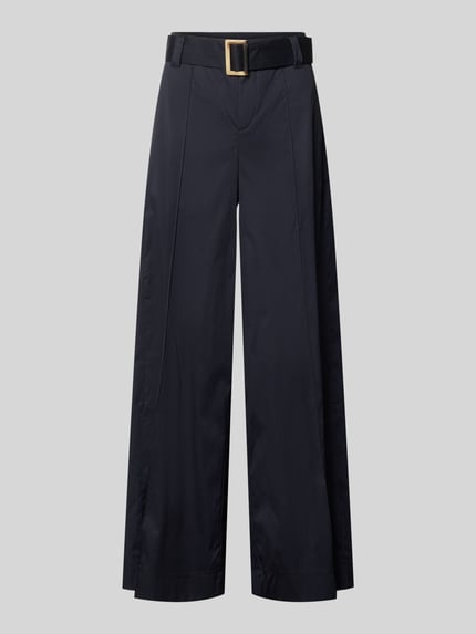 Produktfoto, Wide Leg Hose mit Gürtel Modell 'Carletta' von MAC aus dunkelblauem Baumwoll-Mix mit Stretch-Anteil, Längsnähte, strukturierte glatte Oberfläche