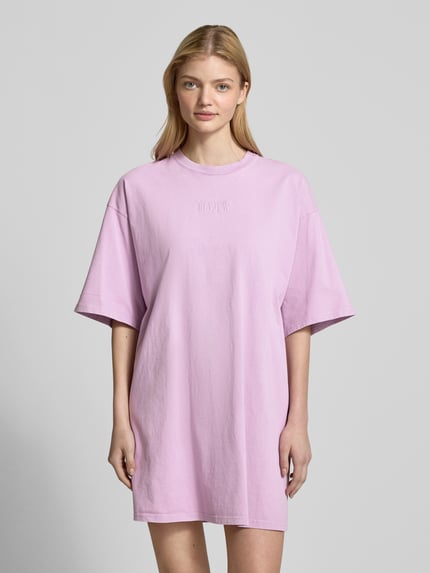 REVIEW Knielanges T-Shirt Kleid mit Rundhalsausschnitt Rose 4