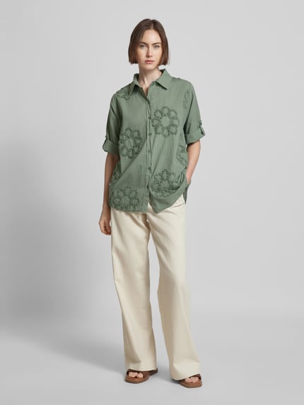 ZABAIONE Hemdbluse mit Motiv-Stitching Modell 'Mi44ra' Khaki 1