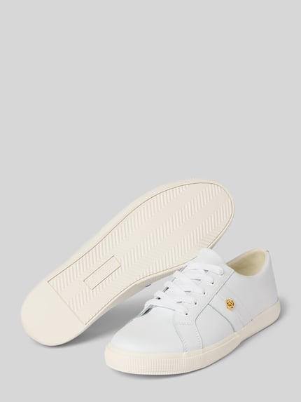 Produktfoto, Sneaker aus Leder mit Label-Applikation Modell 'JANSON II' von Lauren Ralph Lauren in Weiß mit abgerundeter Spitze und Schnürung, Absatzhöhe 2 cm, Schafthöhe 6 cm, Schaftweite 6 cm