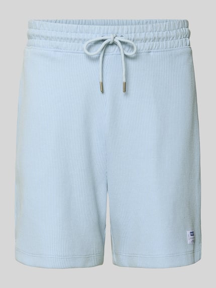 Regular Fit Sweatshorts aus Baumwoll-Mix Modell 'NUWAFFLO' Shop The Look MANNEQUINE