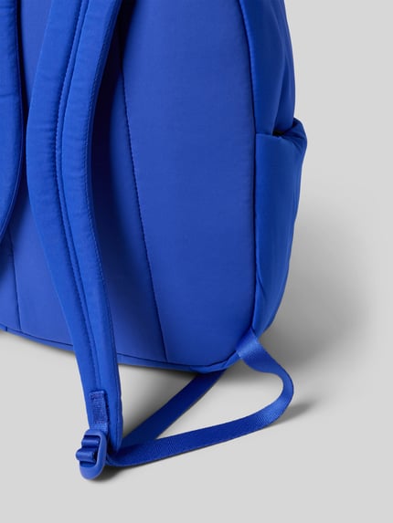 Productfoto, Rucksack mit Tragehenkel van adidas Sportswear in felblauw, gladde textuur, zichtbaar schouderriem en zijvak, 31x45x12 cm.