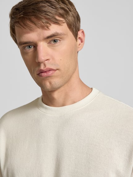 REVIEW Bouclé T-Shirt mit Label-Detail Ecru 3