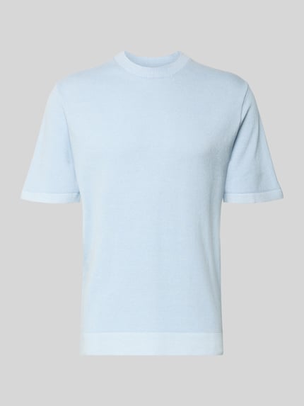 Produktfoto, Strickshirt mit Label-Detail Modell 'MILANO' von Jack & Jones Premium, mieszanka bawełny, prosty krój, okrągły dekolt, długość tyłu w rozmiarze M 70 cm, jasnoniebieski, gładka tekstura