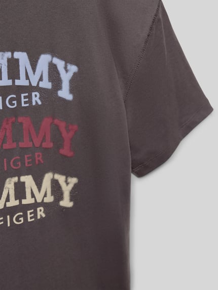 Productfoto, Regular Fit T-Shirt aus reiner Baumwolle van Tommy Hilfiger Teens in effen donkergrijs, labelprint, korte mouwen, jersey katoen.