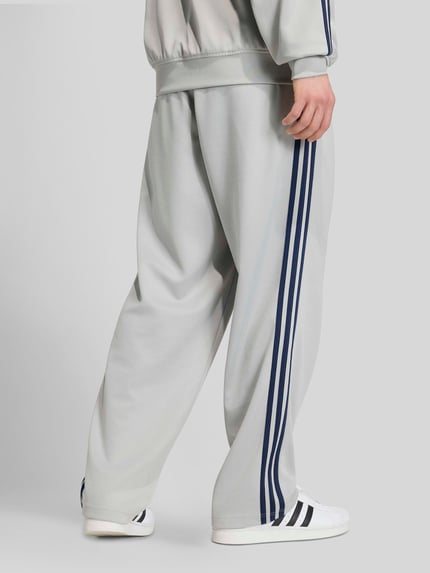 adidas Originals Loose Fit Sweathose aus Baumwoll-Mix  Hellgrau 4
