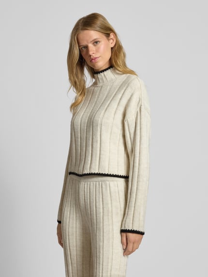 ONLY Sweter z dzianiny o kroju regular fit z golfem model ‘CHICK’ Złamany biały 4