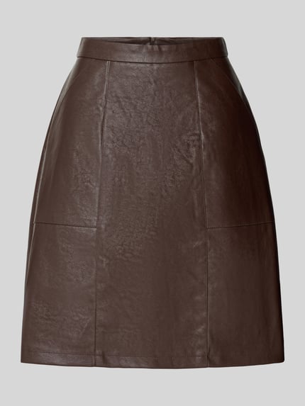 Produktfoto, Minirock in Leder-Optik mit Ziernähten Modell 'Ma44ry' von ZABAIONE, braun, A-Linie, glatte Textur, Knielänge, Vorderansicht