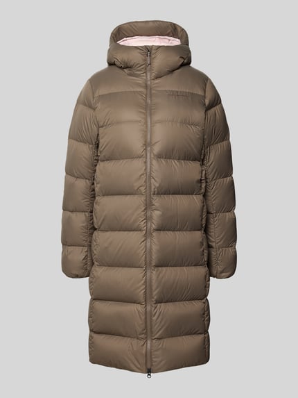 Produktfoto, płaszcz pikowany z wypełnieniem puchem i pierzem, Model 'FROST' od Peak Performance, krój regular fit, Kaptur, Wyhaftowane logo, zamek błyskawiczny, wpuszczane kieszenie, długość tyłu w rozmiarze S: 99 cm, szerokość ramion w rozmiarze S: 42 cm, szerokość w rozmiarze S: 53 cm, długość rękawów w rozmiarze S: 63 cm, gładka powierzchnia, matowe wykończenie, jednolity kolor ziemisty